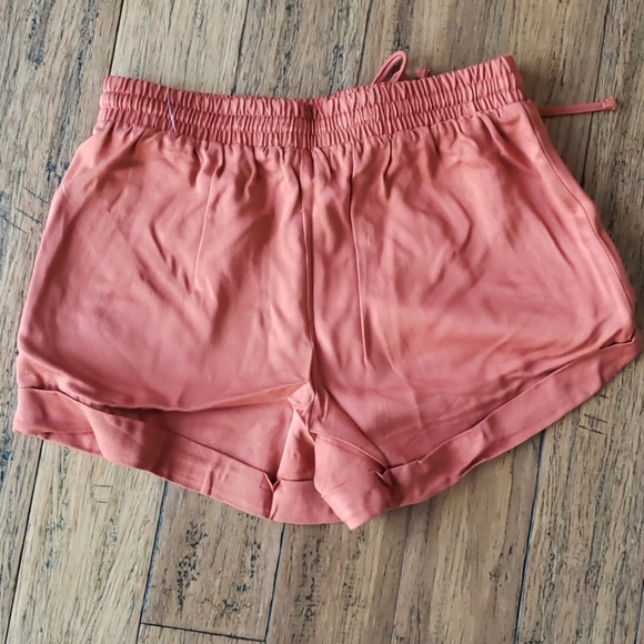 Cuffed Drawstring Shorts - Picture 5 of 7